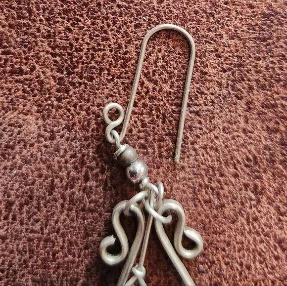 Elegant Silver and Turquoise Dangle Earrings - Picture 4 of 4